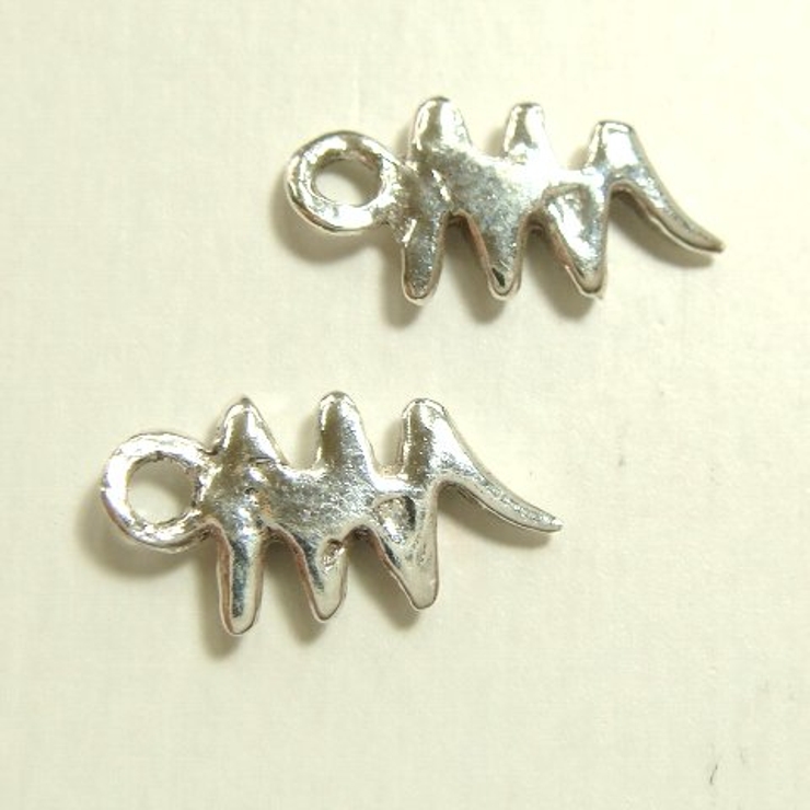 ギザギザ模様のシルバーパーツ2個で1セット横幅5 55mm×高さ10 94mmで… | YUKATANゆかたん | 詳細画像1 