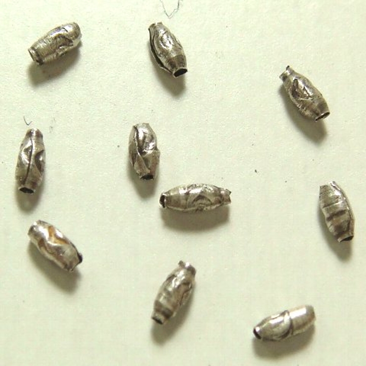 シルバーパーツ10個で1セット 直径1 3ｍｍタイプで小さく月のような模様が描か… | YUKATANゆかたん | 詳細画像1 