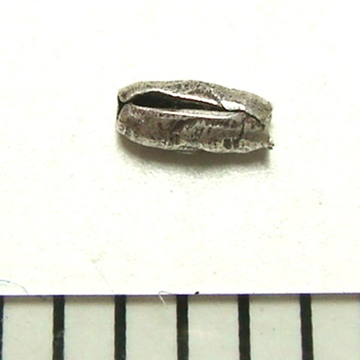 シルバーパーツ10個で1セット 直径1 3ｍｍタイプで小さく月のような模様が描か… | YUKATANゆかたん | 詳細画像3 