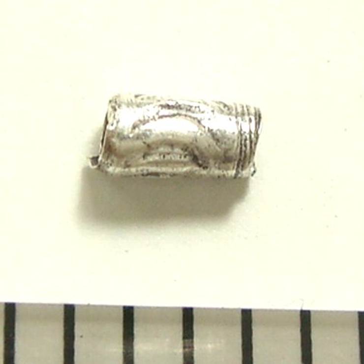 シルバーパーツ10個で1セット 直径1 1ｍｍタイプで小さく月のような模様が描か… | YUKATANゆかたん | 詳細画像3 