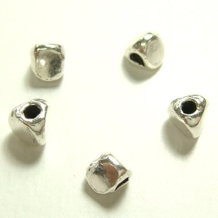 シルバーパーツ5個で1セット 直径3 3ｍｍタイプで三角のような形の厚みのある小… | YUKATANゆかたん | 詳細画像1 