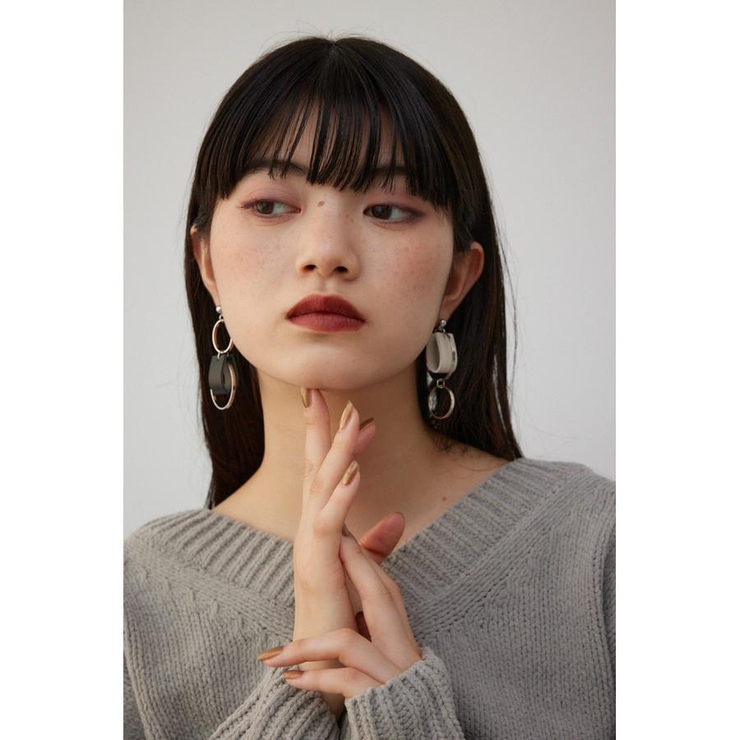 WHT | バイカラーフェイクレザーピアス | AZUL BY MOUSSY