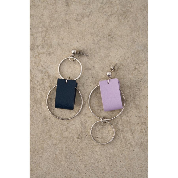 BICOLOR FAUX LEATHER EARRINGS[品番：AZLW0020682]｜AZUL BY MOUSSY