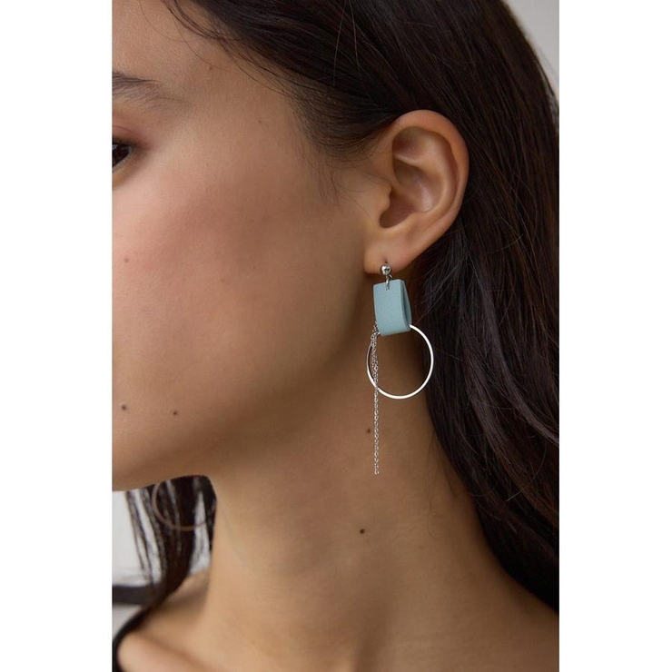 L/BLU1 | フェイクレザーバイカラーアシンメトリーピアス | AZUL BY MOUSSY