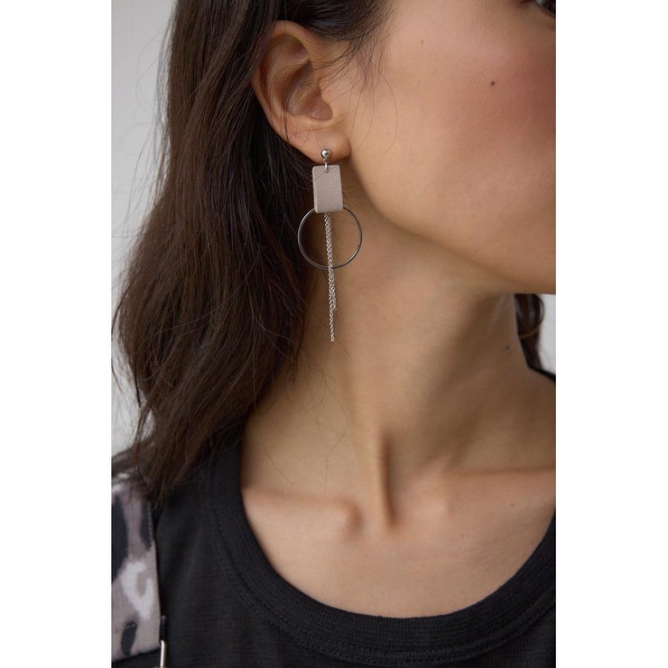 L/GRY1 | フェイクレザーバイカラーアシンメトリーピアス | AZUL BY MOUSSY