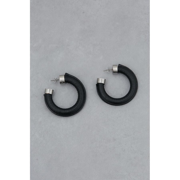 BLK | フェイクレザービッグフープピアス | AZUL BY MOUSSY