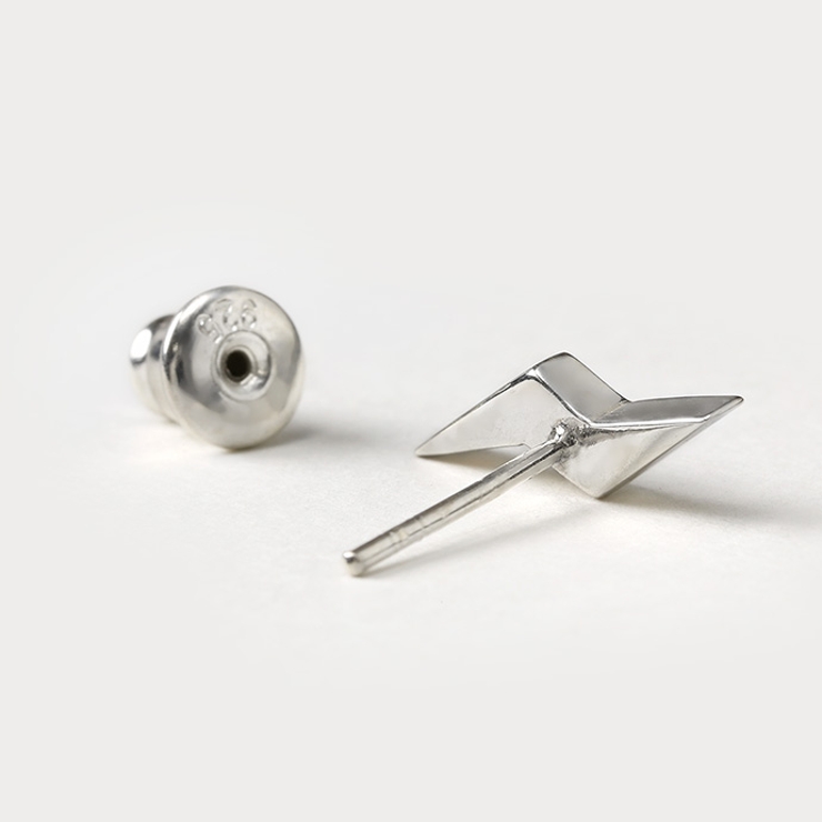 Binich(ビニッチ)シェルサンダースタッドピアスメンズスタッドピアス稲妻雷シルバー925アクセサリー[シルバーピアス]片耳用(1個売り)