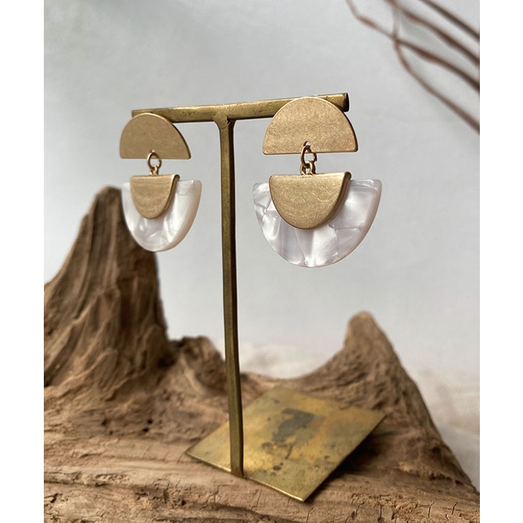 ホワイト | ハーフラウンドピアス emouv ピアス | BUYSENSE