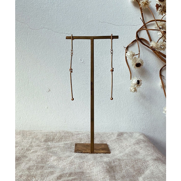 スイング結び目ピアス emouv ピアス | BUYSENSE | 詳細画像1 