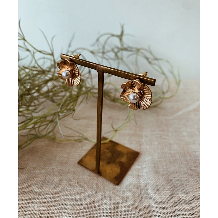 フラワーモチーフピアス emouv ピアス | BUYSENSE | 詳細画像2 