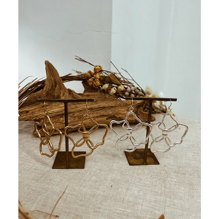 フラワーフレームピアス emouv ピアス | BUYSENSE | 詳細画像3 