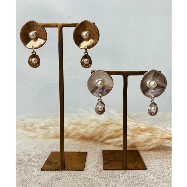 ゴールド | 2連シェルパールピアス emouv ピアス | BUYSENSE