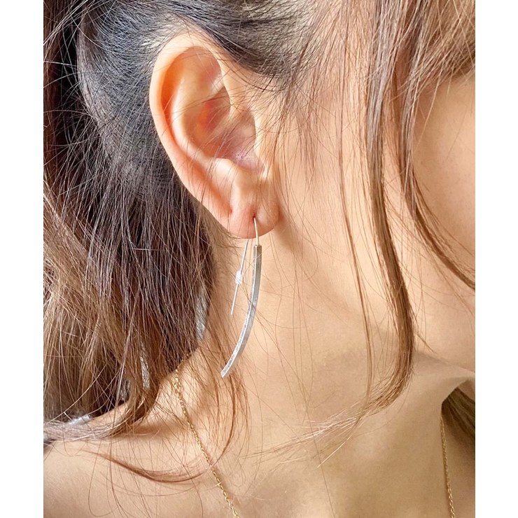 シルバー | メタルカーブピアス emouv ピアス | BUYSENSE