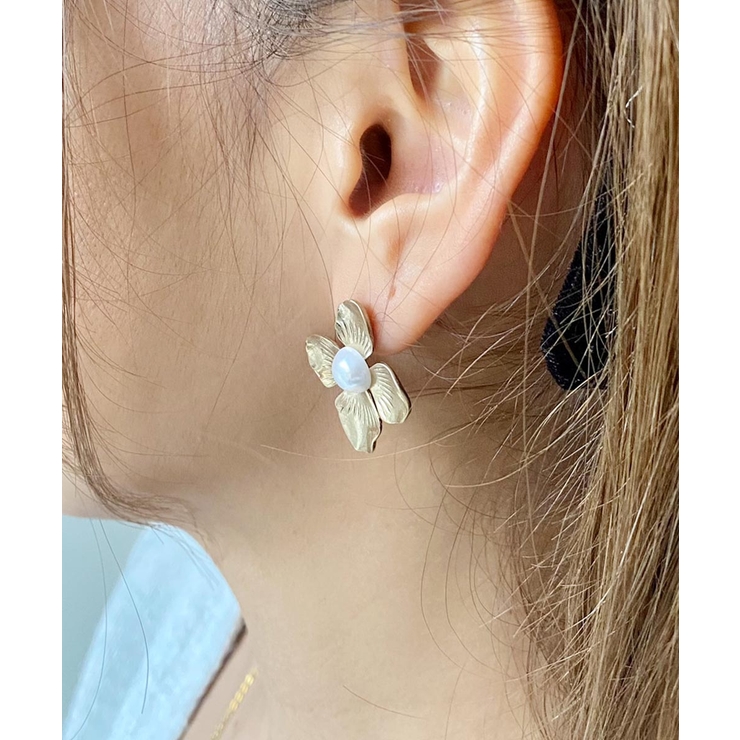 パールフラワーピアス emouv ピアス | BUYSENSE | 詳細画像1 