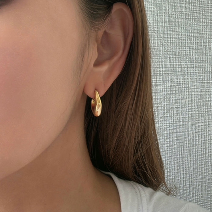 メタルゴールドフープピアス emouv by | BUYSENSE | 詳細画像2 