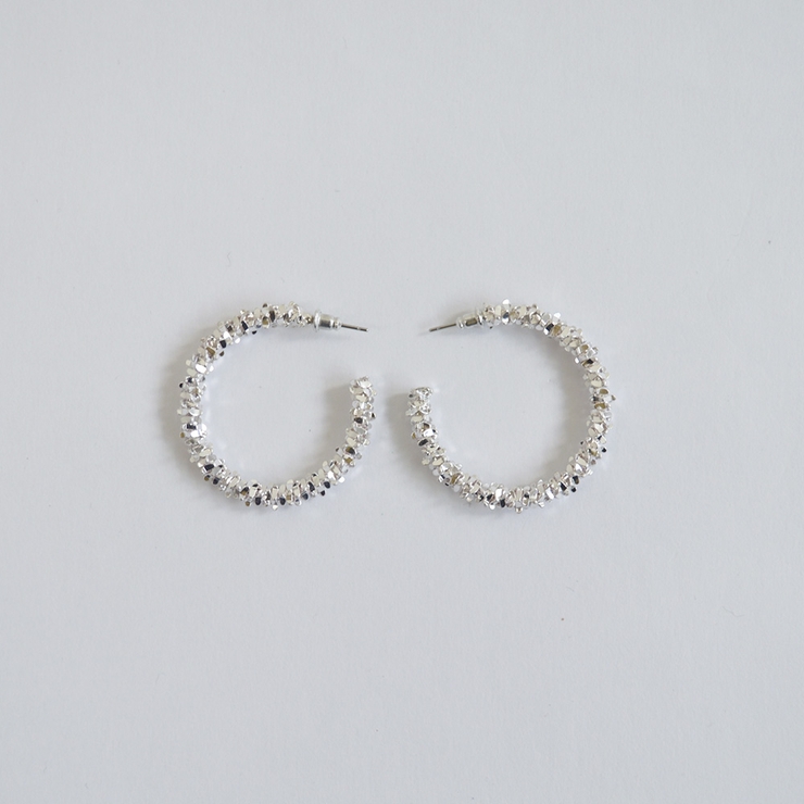 シルバー | カラーデザインフープピアス emouv by | BUYSENSE