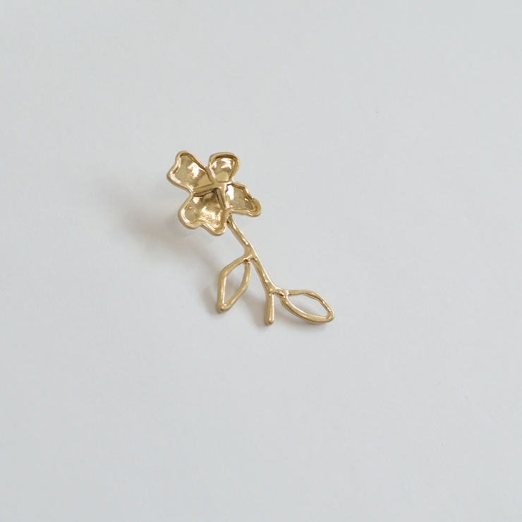 アシンメトリーフラワーピアス emouv by | BUYSENSE | 詳細画像2 