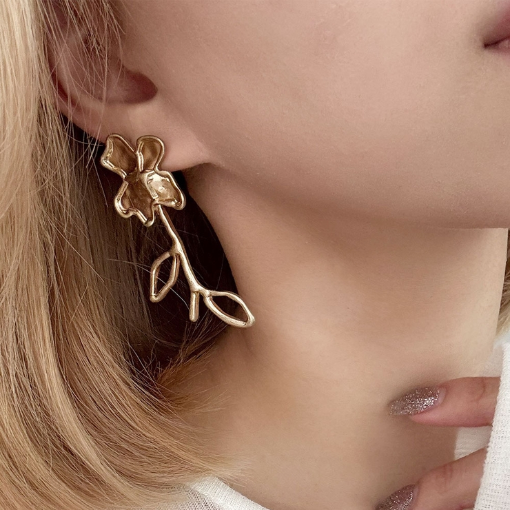 アシンメトリーフラワーピアス emouv by | BUYSENSE | 詳細画像4 