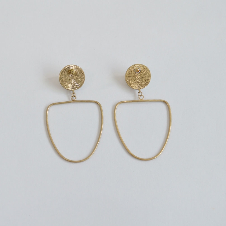 ビッグパールフープピアス emouv by[品番：BYST0002647]｜BUYSENSE 