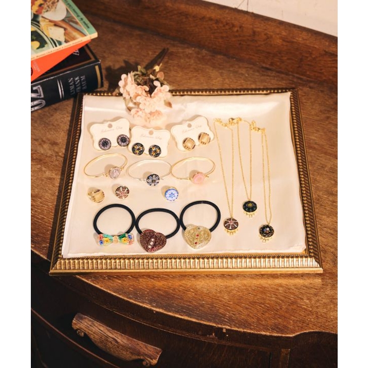 【欧州航路】【Fromチェコ】チェコボタンモアリング | アミナコレクション  | 詳細画像1 