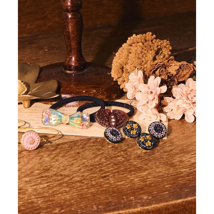 【欧州航路】【Fromチェコ】チェコボタンモアピアス | アミナコレクション  | 詳細画像1 