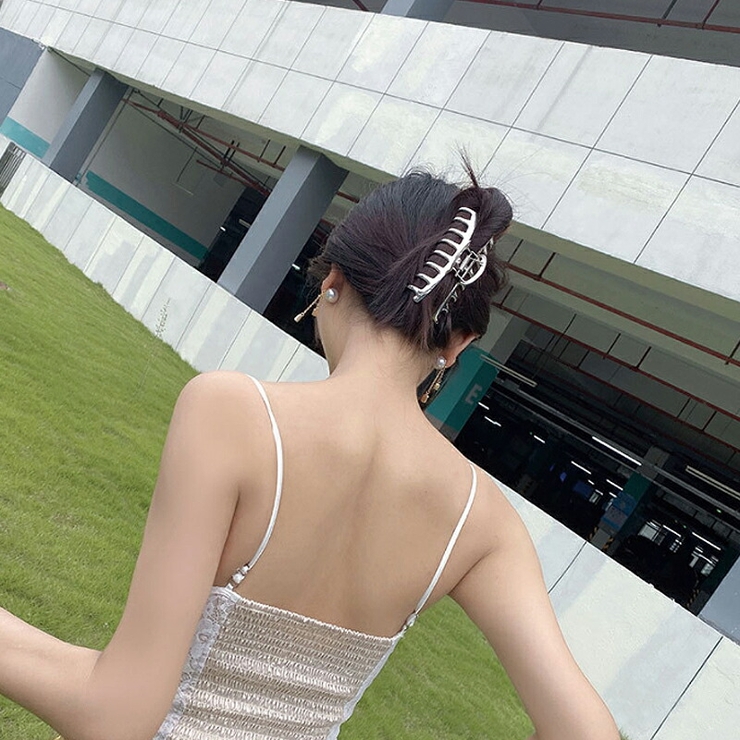 メタルバンスクリップ ヘアクリップ大きめ  ヘアアクセアリー[品番：COCW0004528]｜COCOMOMO（ココモモ）のレディースファッション通販｜SHOPLIST（ショップリスト）