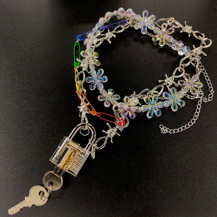 izBLACKアクリル南京錠ネックレス 全1色南京錠ネックレス