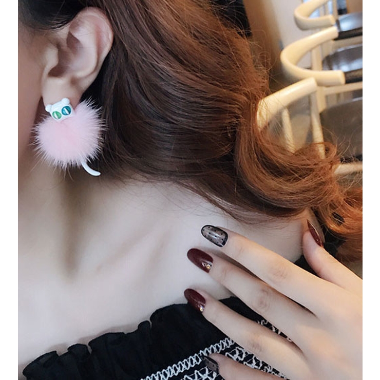 ピアス フェイクファー キャットモチーフ 可愛い[品番：HITW0002641