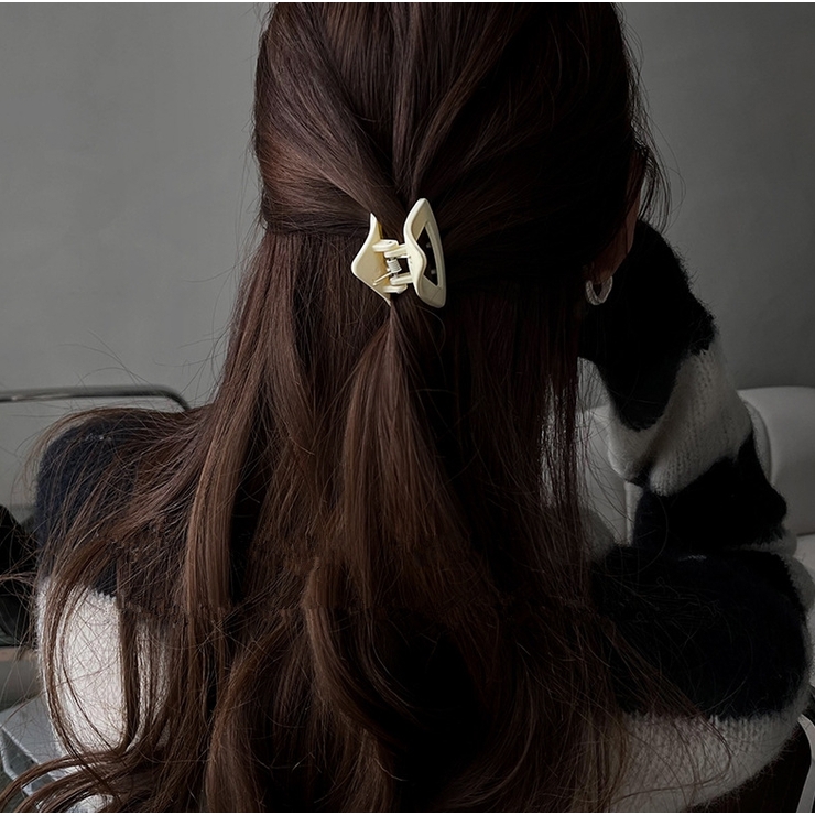 ヘアクリップ バレッタ 韓国fashion 21秋冬商品 品番 Zj Girly Doll ガーリードール のレディースファッション通販 Shoplist ショップリスト