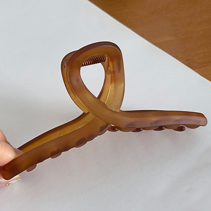 ブラウン | マットテクスチャーヘアクリップ【韓国ファッション】 | Girly Doll