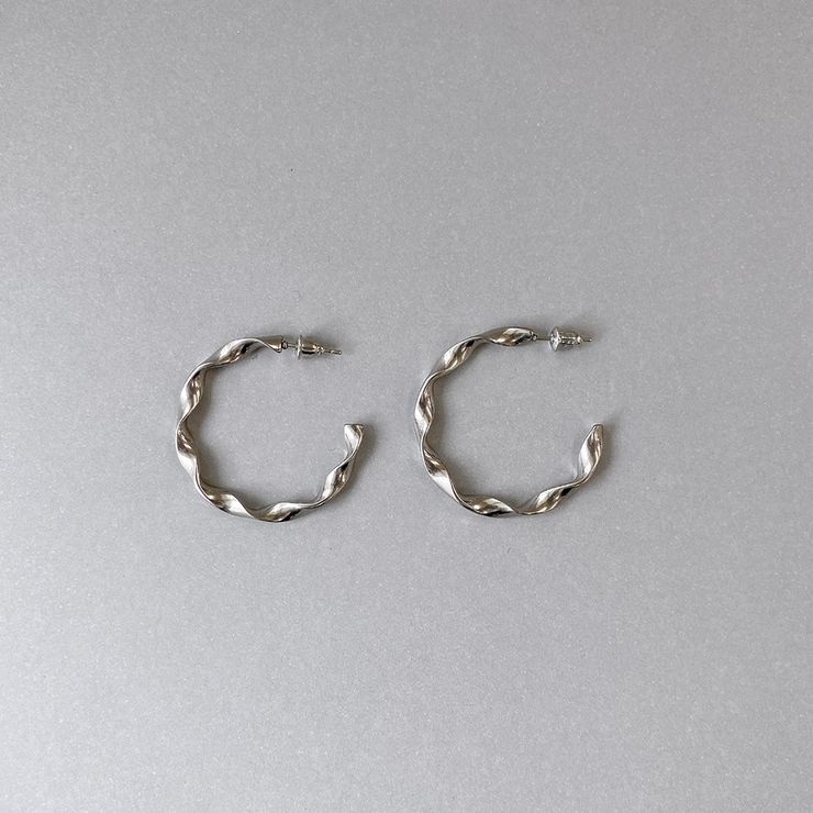 シルバー | ステンレスウェーブフープピアス C型ツ変形 サージカルステンレス | FACION