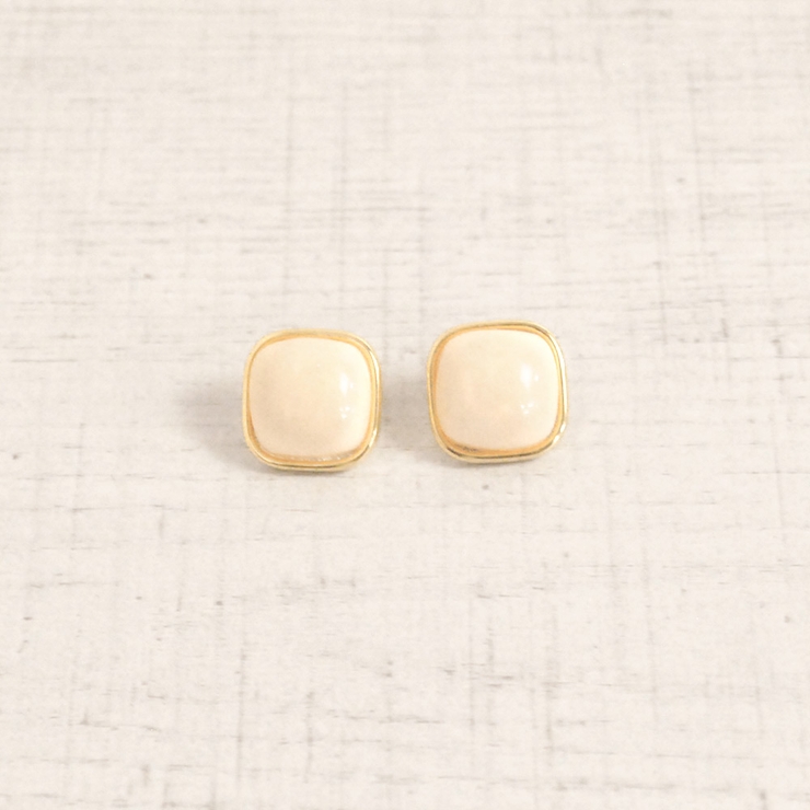 クリーム | スクエアジュエルカラーピアス  プチプラシルバーゴールド春夏インスタ | FACION