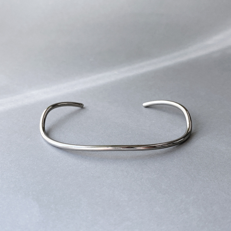 シルバー | ニュアンスカーブラインステンレスブレスレット サージカルステンレス バングルシル… | FACION