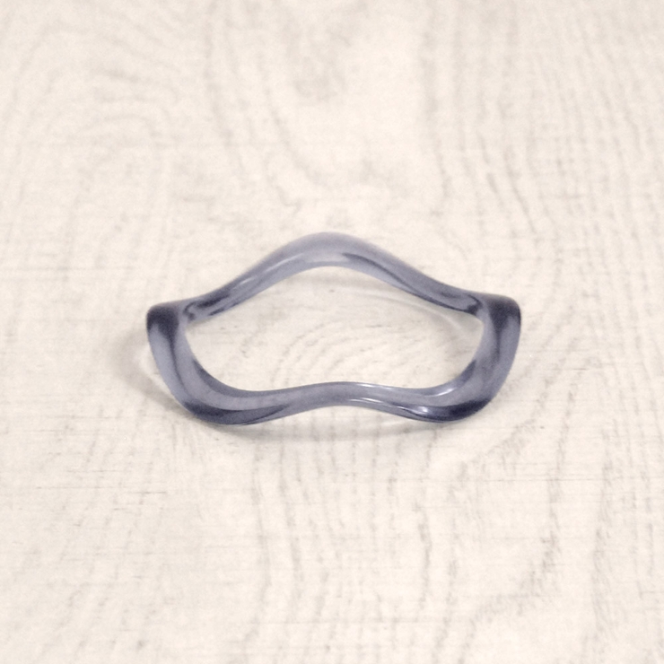 クリアブルー | アクリルウェーブバングルブレスレット 透明クリア変形インスタプチプラ ブレス | FACION