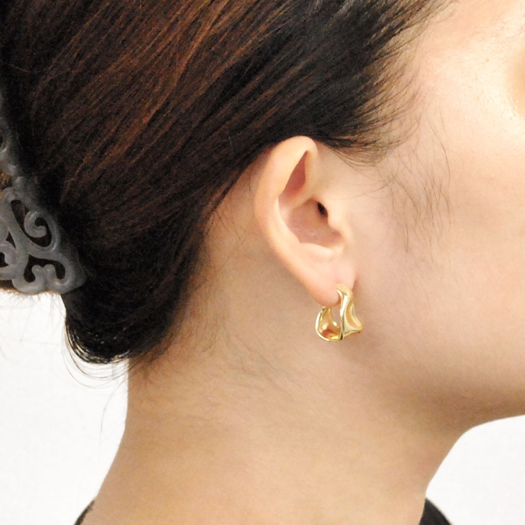 エンボスメタルワイドフープピアス 変形シルバーゴールドプチプラ | FACION | 詳細画像7 