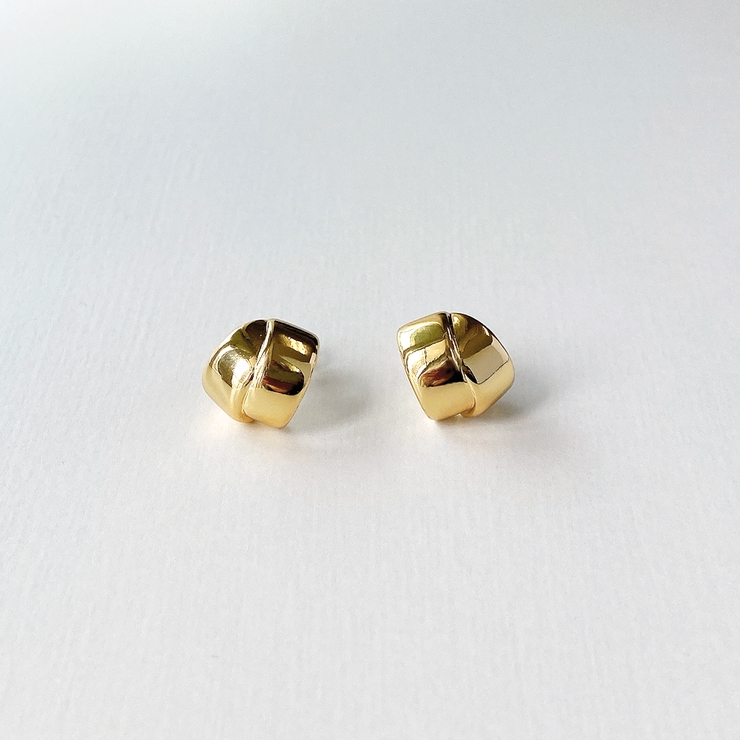 ゴールド | 幅広ロールメタルフープピアス 変形シルバーゴールド レディース | FACION