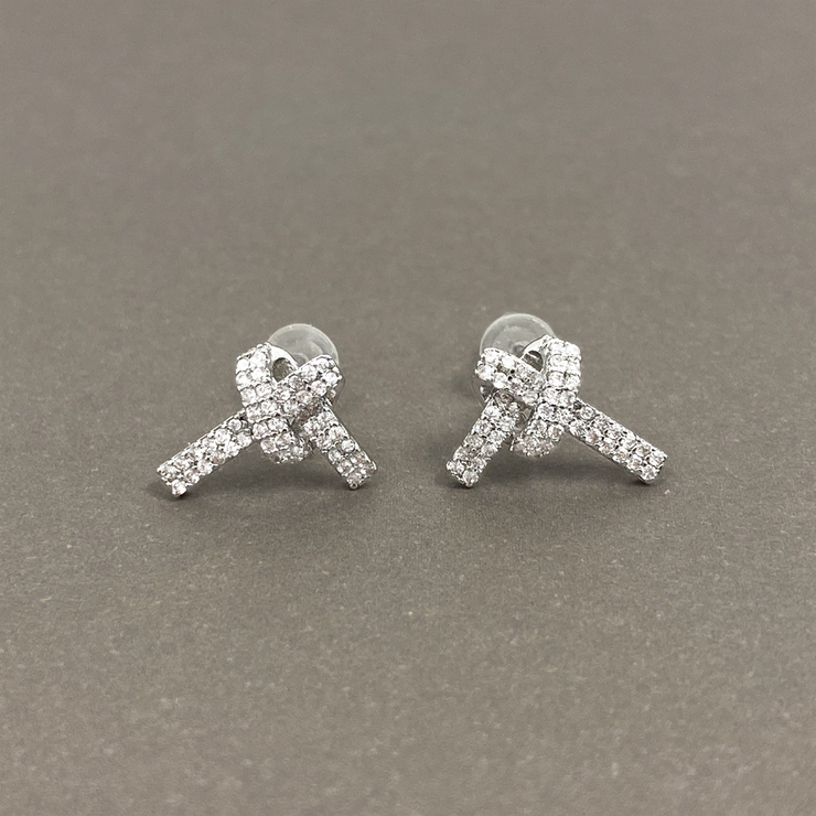 シルバー | ジルコニアストーン付リボンピアス  レディースノット結び | FACION