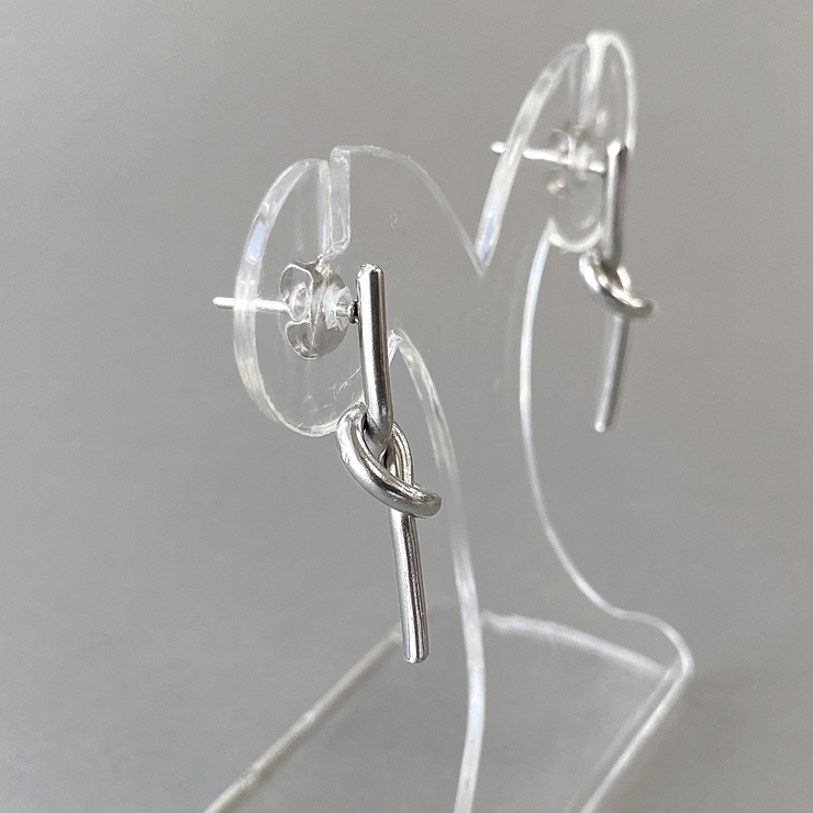 ノットラインバーステンレスピアス サージカルステンレス316L レディース | FACION | 詳細画像3 