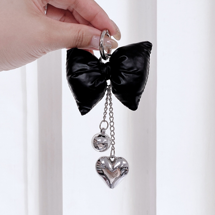 リボンバックチャーム、キーリング新品！新作！ リボンクッションハートチェーンキーリング バッグチャーム