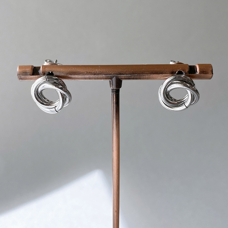 シルバー | トリプルリングクロスステンレスピアス サージカルステンレス 金属アレルギー対応 | FACION