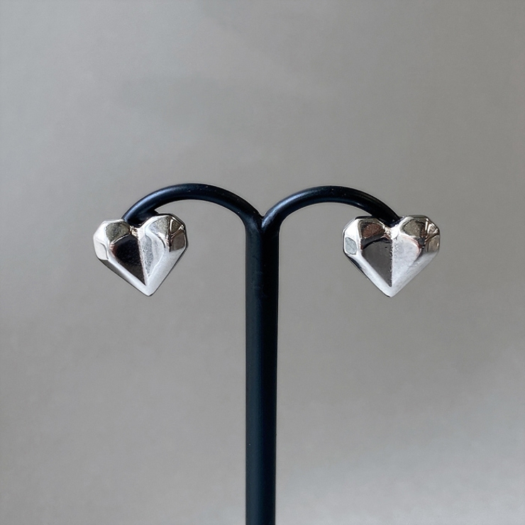 シルバー | ハートダイヤカットステンレスピアス レディース つけっぱなし | FACION