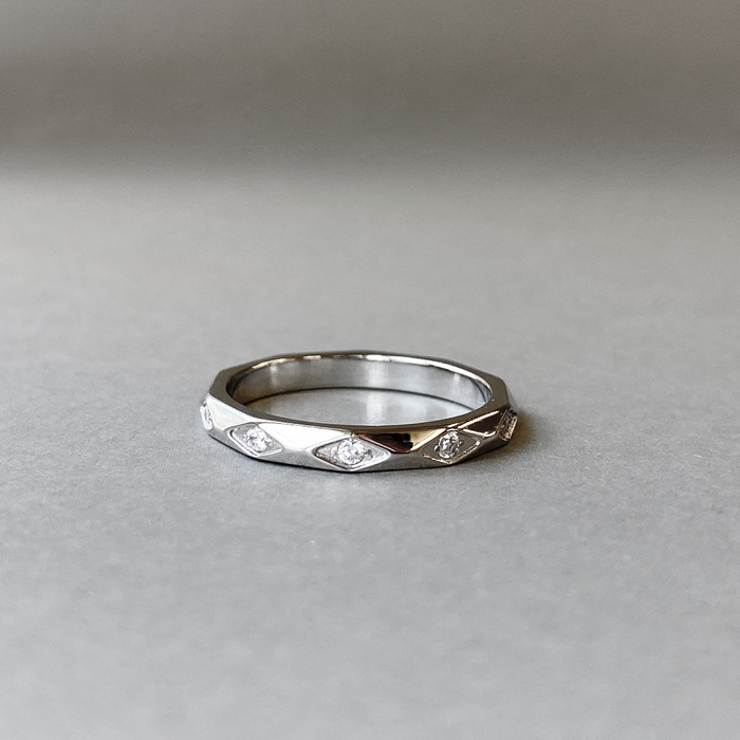 シルバー | ジルコニアストーン付ダイヤカットステンレスリング 指輪 アレルギー対応 | FACION