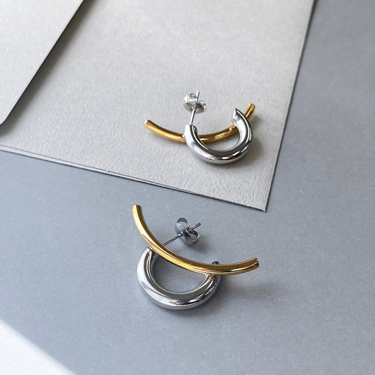 バイカラーカーブデザインステンレスフープピアス アレルギー対応 つけっぱなし | FACION | 詳細画像2 