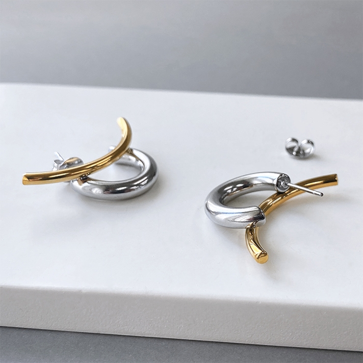 バイカラーカーブデザインステンレスフープピアス アレルギー対応 つけっぱなし | FACION | 詳細画像4 