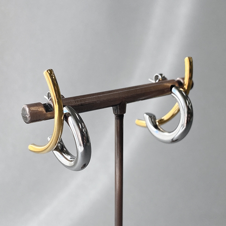 バイカラーカーブデザインステンレスフープピアス アレルギー対応 つけっぱなし | FACION | 詳細画像5 