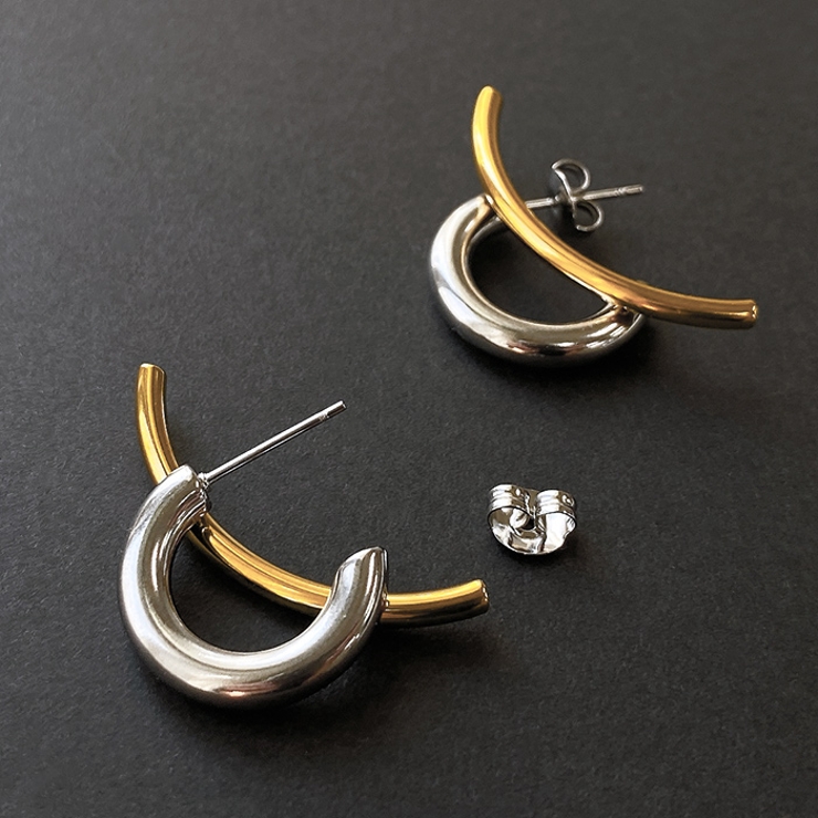 バイカラーカーブデザインステンレスフープピアス アレルギー対応 つけっぱなし | FACION | 詳細画像1 