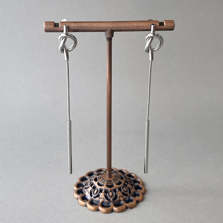 シルバー | ノットラインチェーンステンレスピアス アレルギー対応 揺れる | FACION