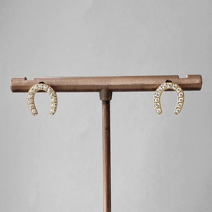 ゴールド | 馬蹄ホースシューCZステンレスピアス 馬 アレルギー対応 | FACION