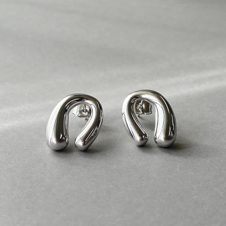 シルバー | ニュアンス馬蹄ホースシューステンレスピアス アレルギー対応 レディース | FACION