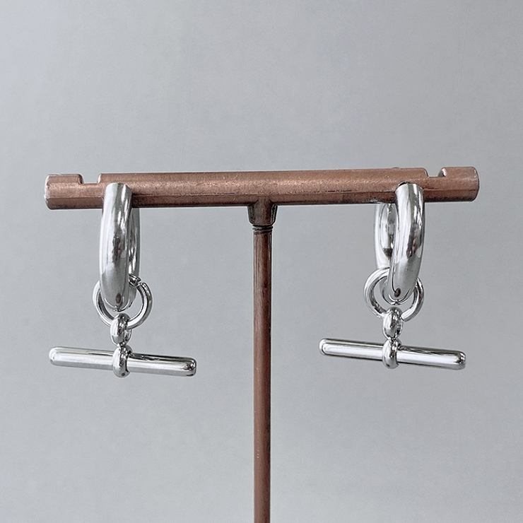 シルバー | T字チャームワンタッチフープステンレスピアス アレルギー対応 つけっぱなし | FACION